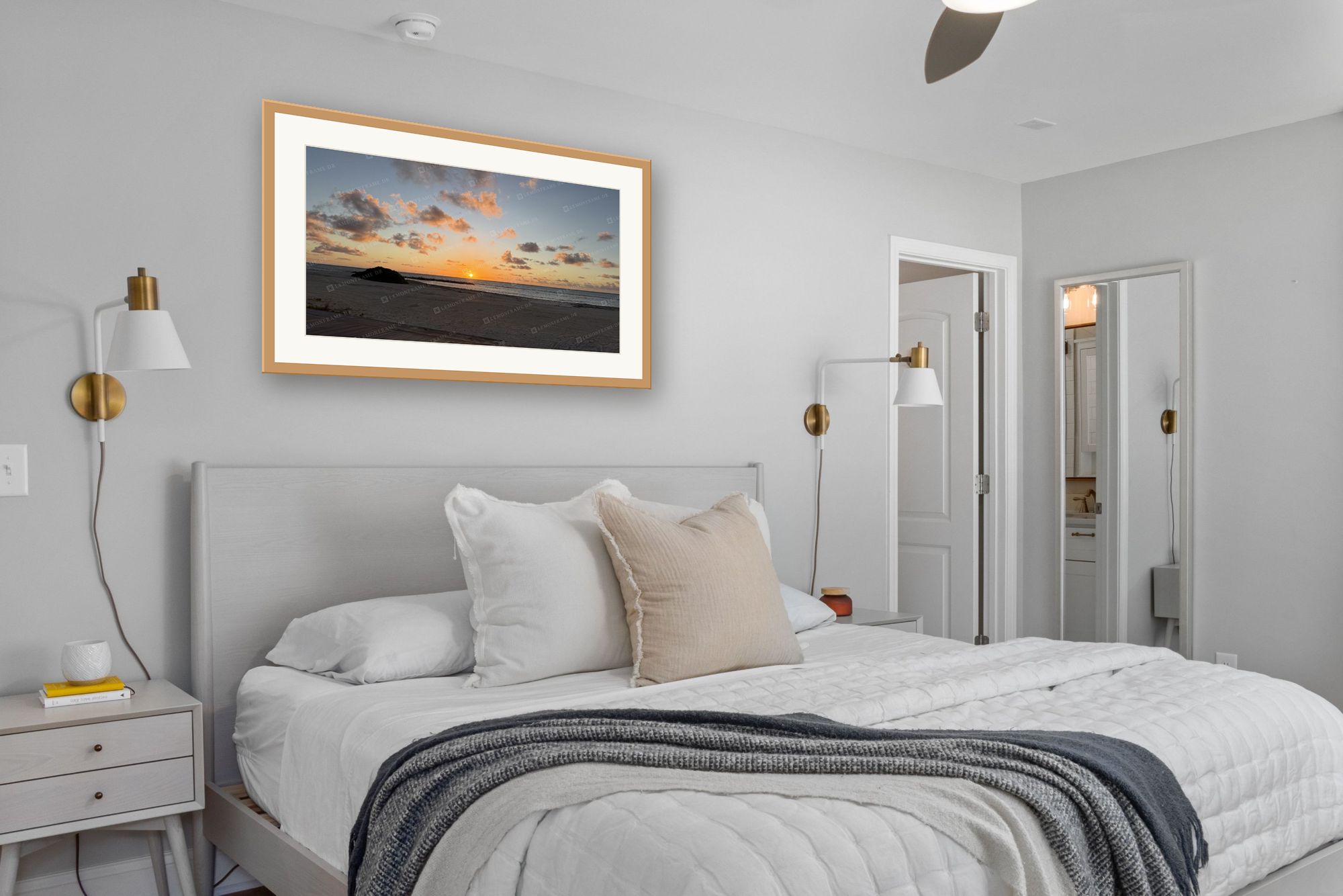 Dormitorio con la pieza panorámica Horizonte de nubes en marco blanco